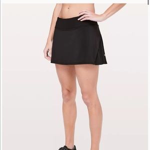 size 4 brand new back lulu lemon skirt